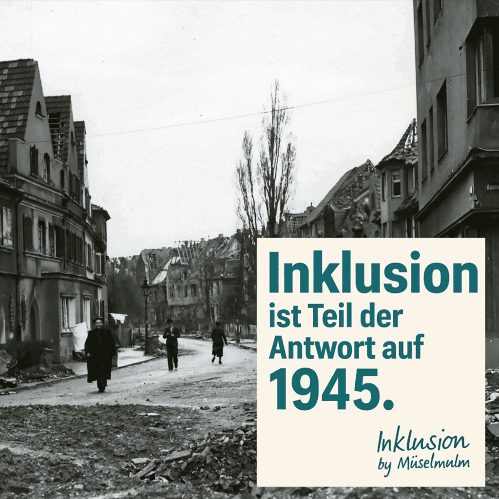 Montage: Ruinenstraße 1945 mit weißer Fahne; daneben der Schriftzug „Inklusion ist Teil der Antwort auf 1945.“